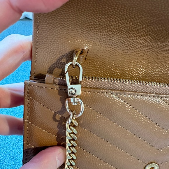 Yves Saint Laurent ENVELOPE CHAIN WALLET IN GRAIN DE POUDRE LEATHER - Picture 10 of 15